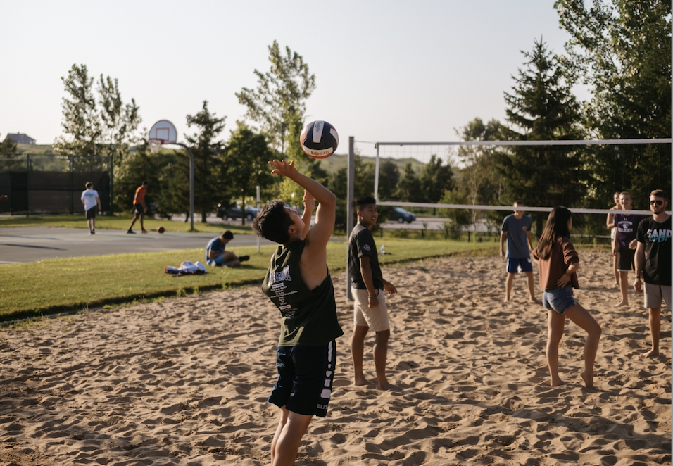 Beach Volleyball vs Indoor Volleyball What's The Difference? Javelin